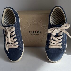 Taos Footwear Navy Canvas Sneakers with Cream Laces